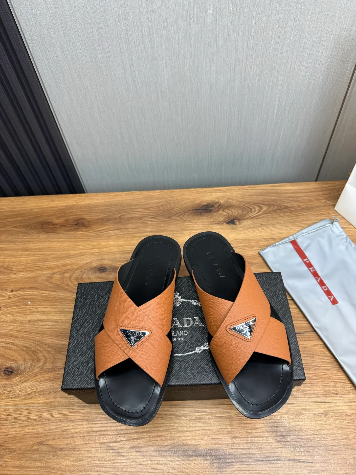 Factory price 340💰 ＰＲＡＤＡPrada - popular men's slippers hot sale 🔥 🩴Official website one to one production 38-45 sizes 45 46 🉑️Customized!